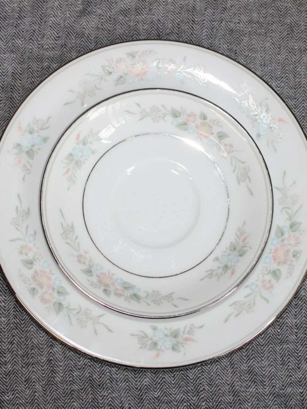 Vintage Noritake China 'Romance' Pattern 6022 Saucer & Luncheon Plate Set